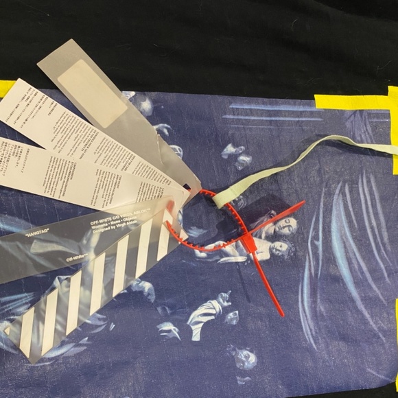 Off White Caravaggio T-Shirt - Picture 3 of 8